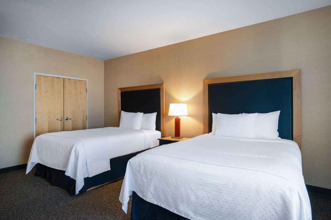 2 Queen Beds, Mobility/Hearing Accessible Suite, Roll-In Shower, Non-Smoking at Wyndham Noblesville