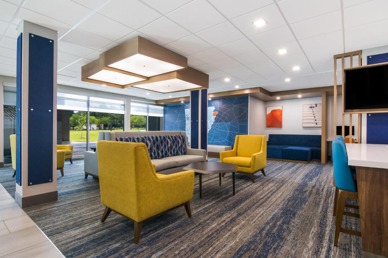 | Holiday Inn Express & Suites - Springdale - Fayetteville Area