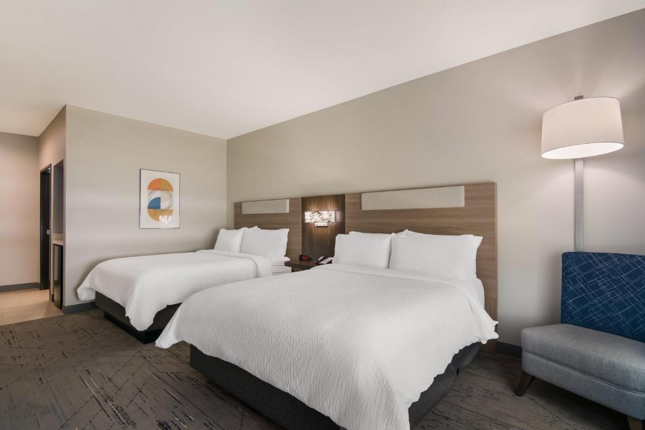 | Holiday Inn Express & Suites - Springdale - Fayetteville Area