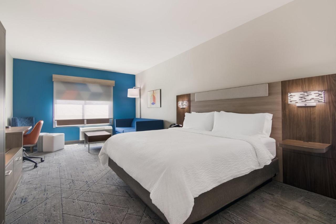 | Holiday Inn Express & Suites - Springdale - Fayetteville Area