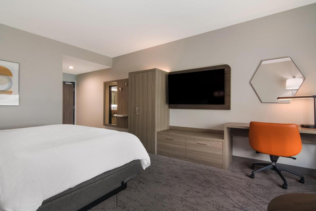 | Holiday Inn Express & Suites - Springdale - Fayetteville Area