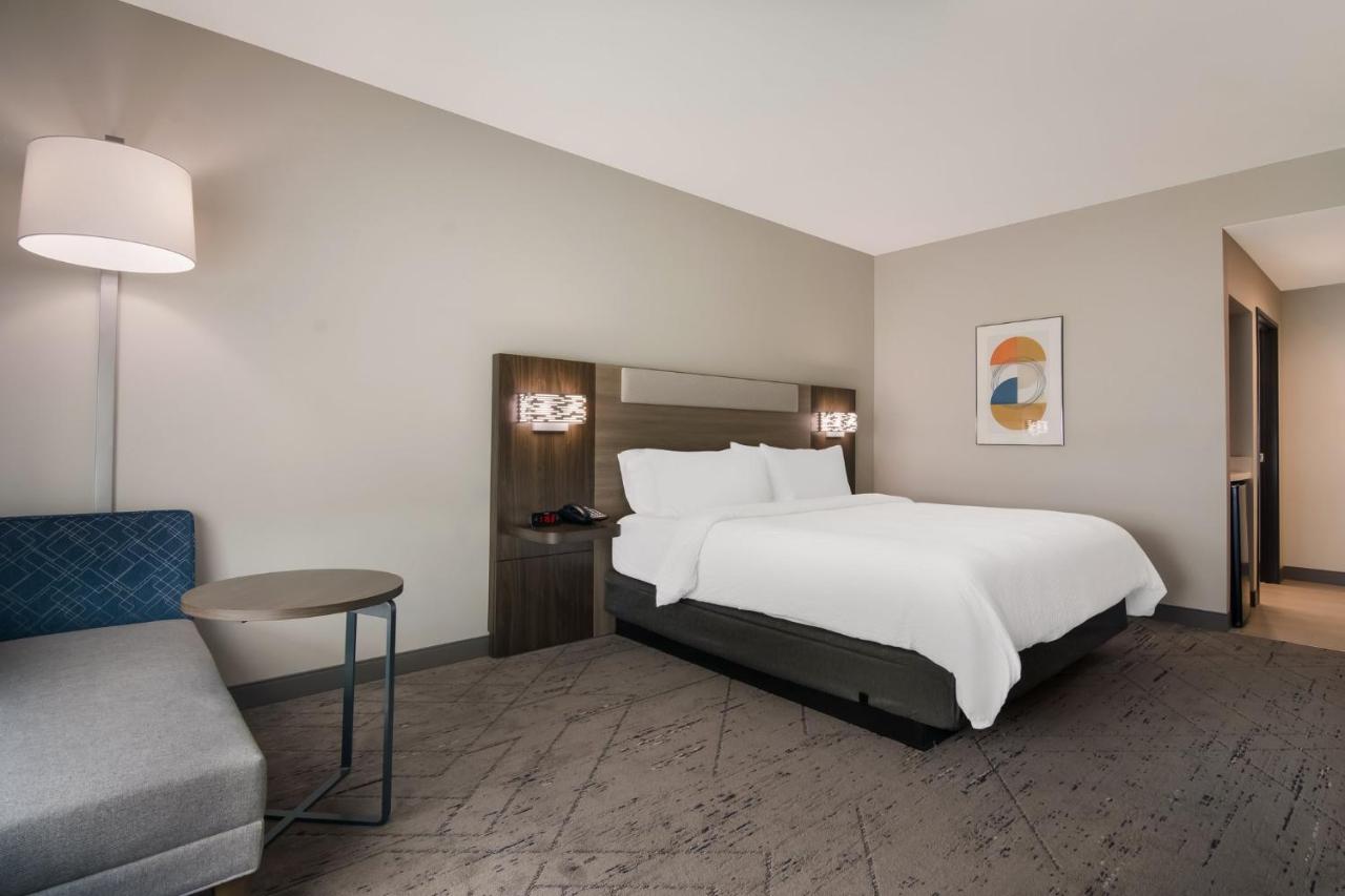 | Holiday Inn Express & Suites - Springdale - Fayetteville Area