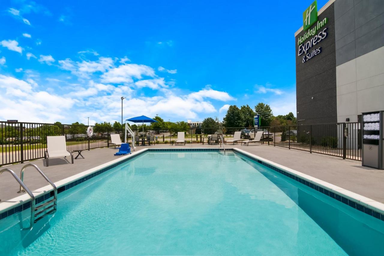 | Holiday Inn Express & Suites - Springdale - Fayetteville Area
