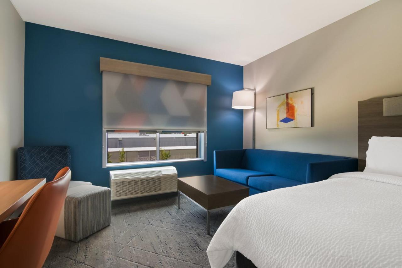 | Holiday Inn Express & Suites - Springdale - Fayetteville Area