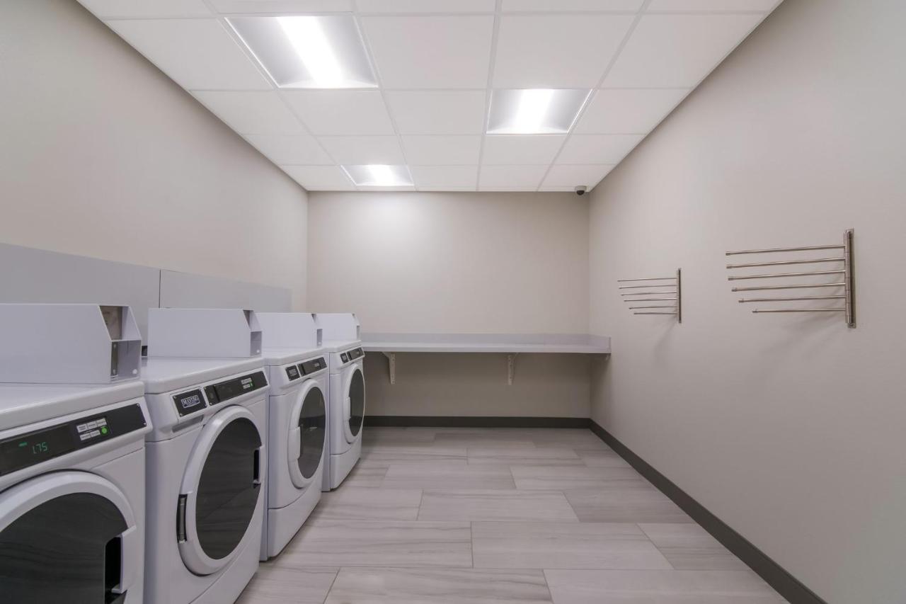 | Holiday Inn Express & Suites - Springdale - Fayetteville Area