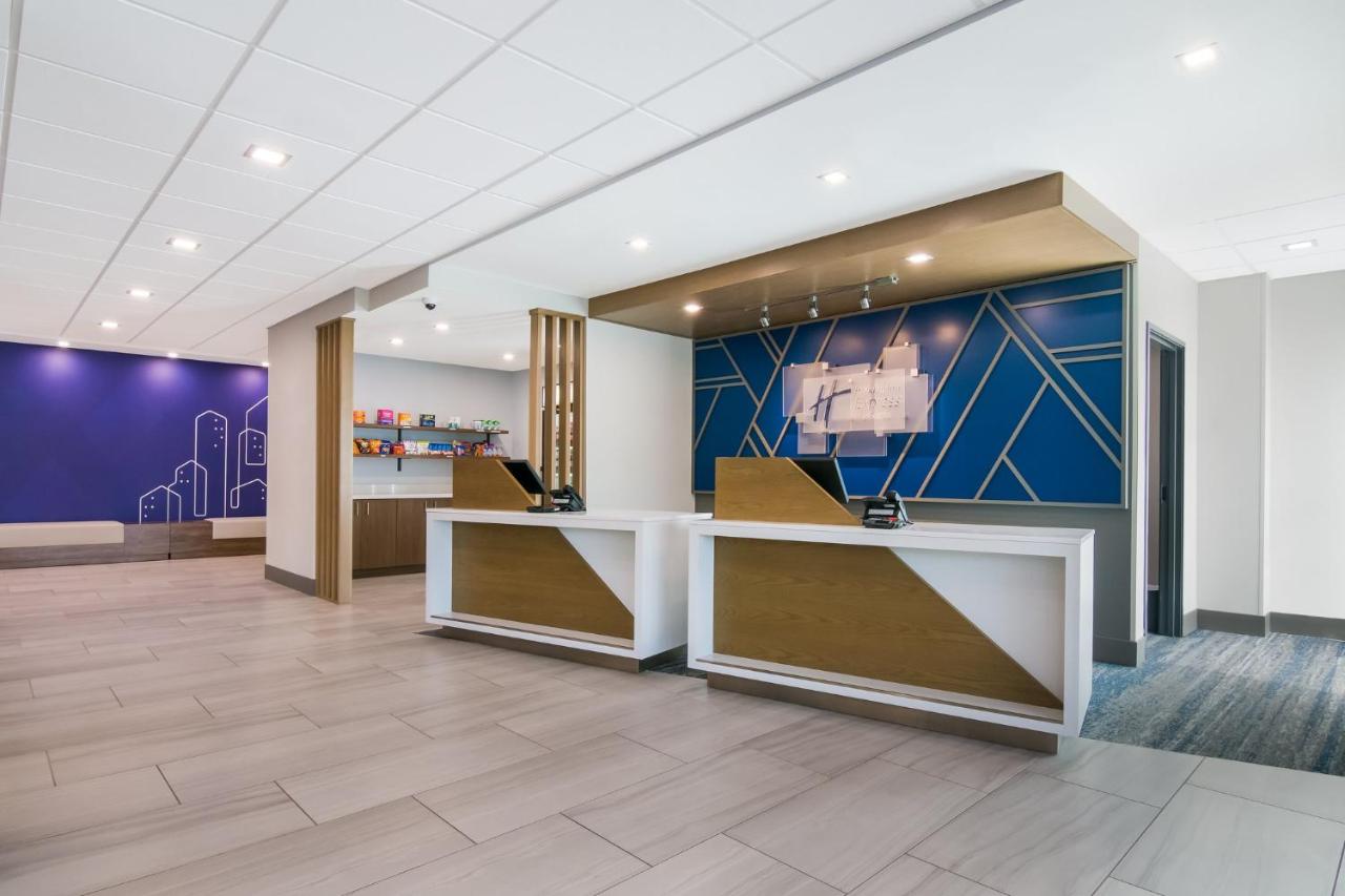 | Holiday Inn Express & Suites - Springdale - Fayetteville Area