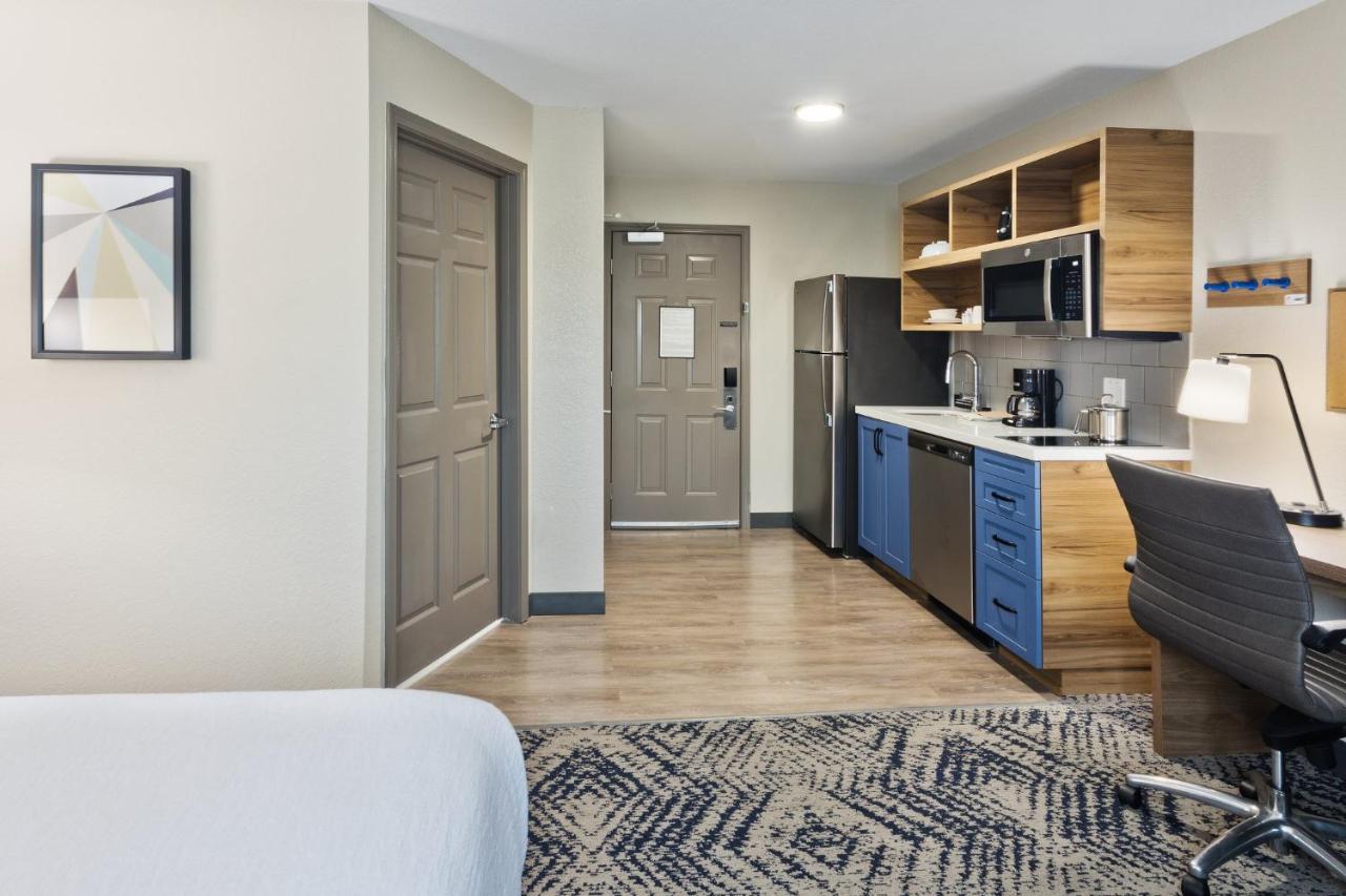 | Candlewood Suites Eastchase Park, an IHG Hotel
