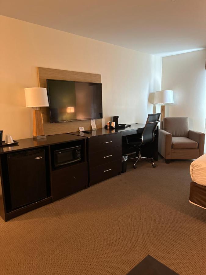 King Suite - Non-Smoking at Sleep Inn & Suites Gulfport