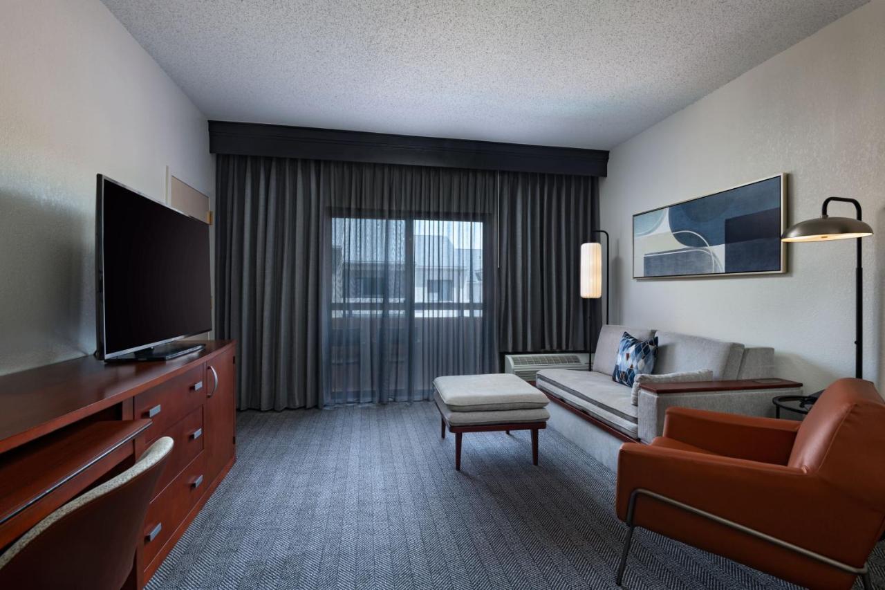 1 Bedroom Suite, 1 King, Sofa bed at Courtyard by Marriott Dallas Plano Parkway at Preston Road