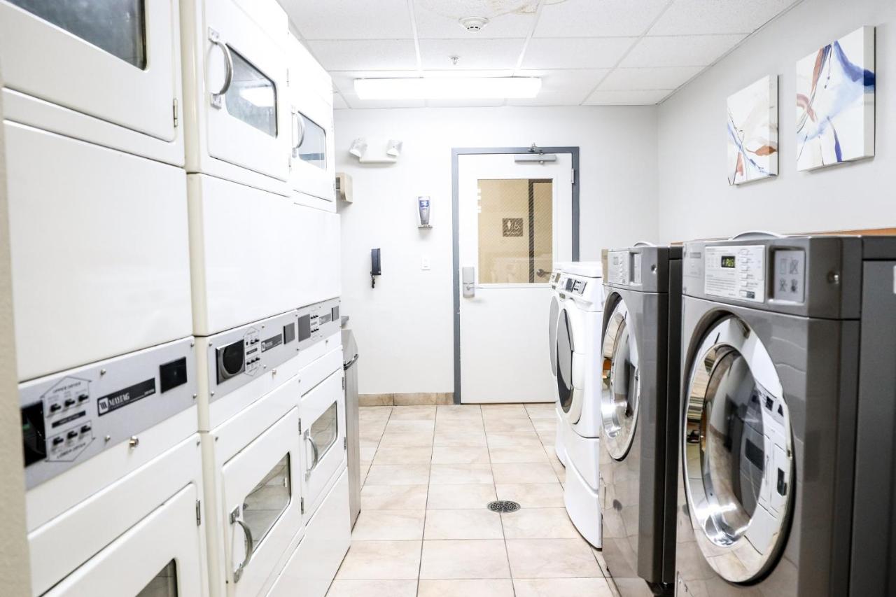 | Candlewood Suites Richmond Airport, an IHG Hotel