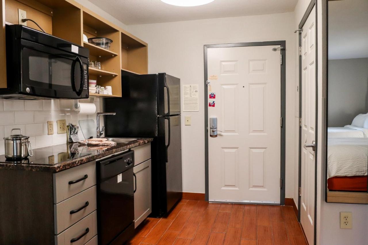 | Candlewood Suites Richmond Airport, an IHG Hotel
