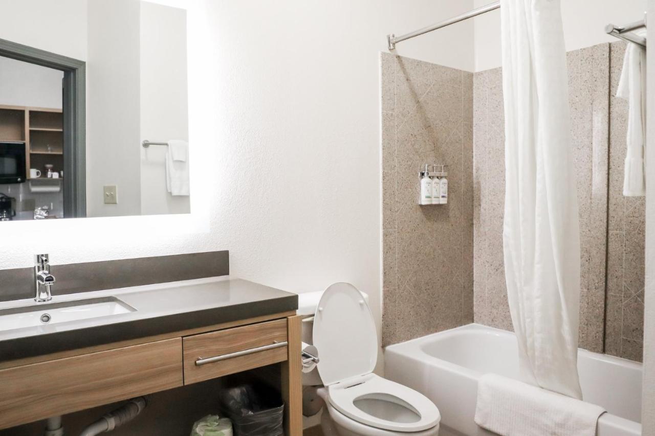 | Candlewood Suites Richmond Airport, an IHG Hotel