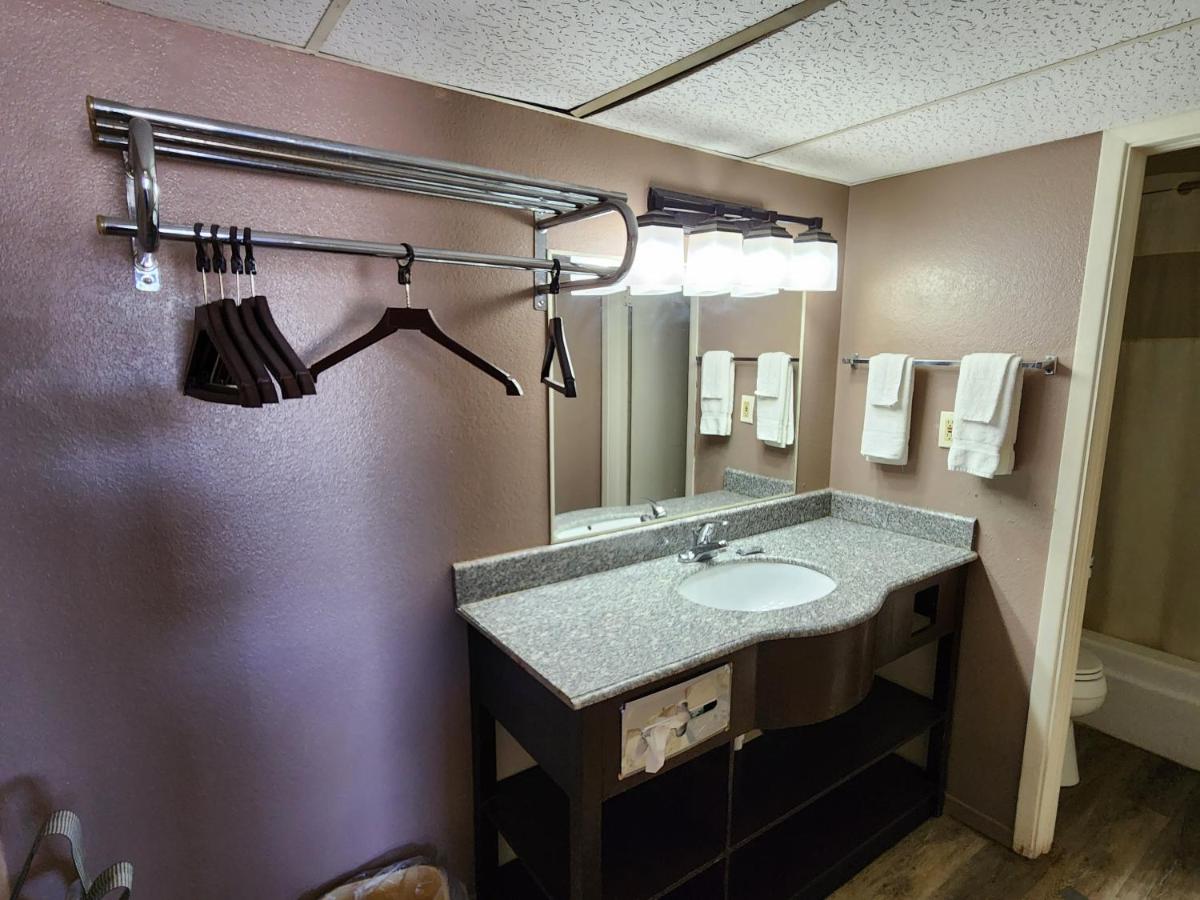 | Satellite Inn