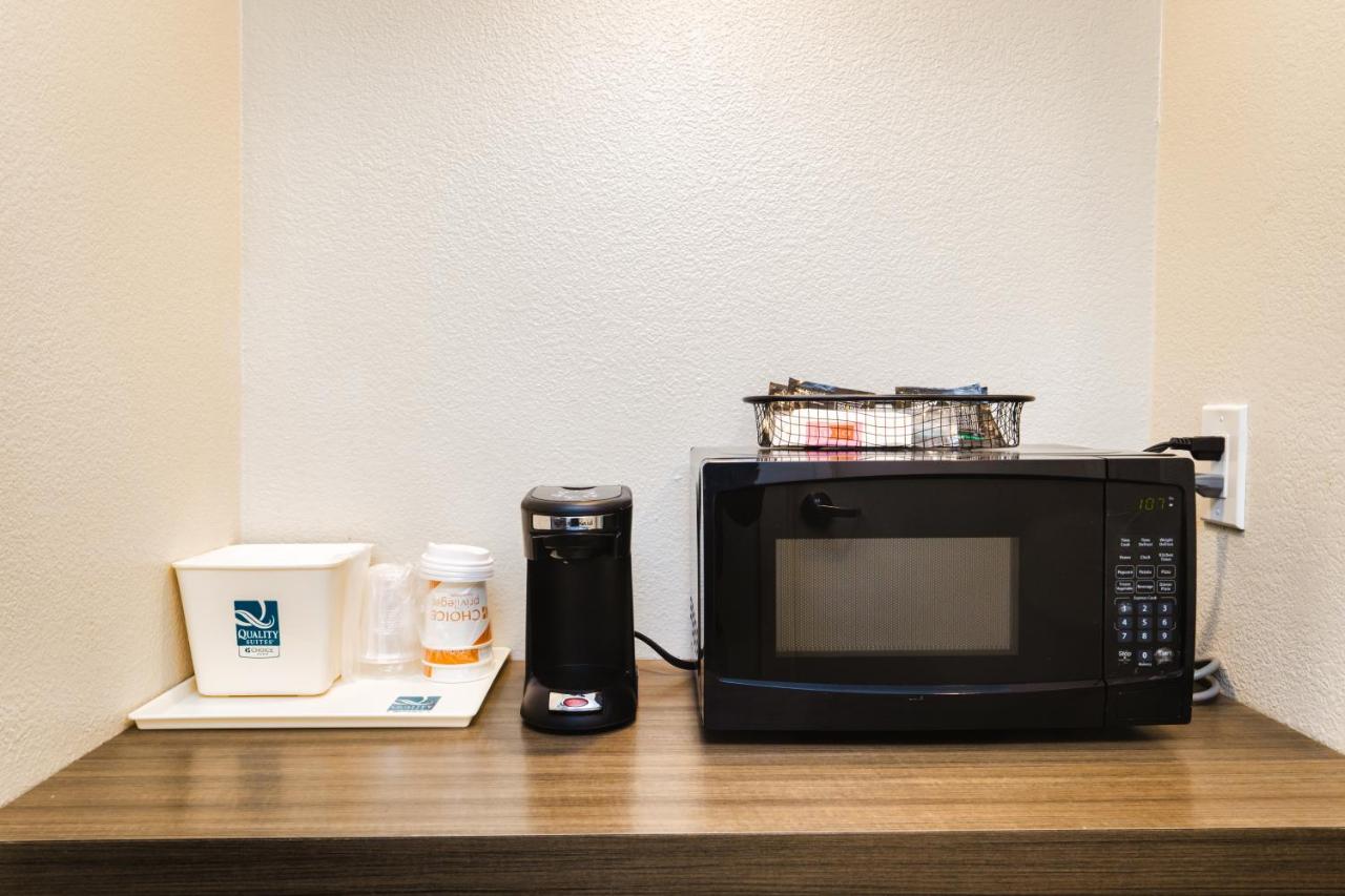 Queen Suite with Two Queen Beds and Sofa - Disability Access/Non Smoking at Quality Suites Houston Hobby Airport