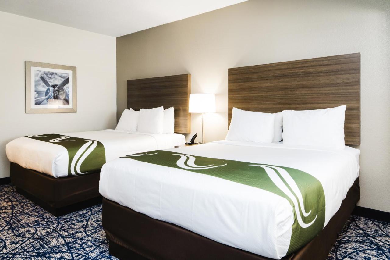Queen Suite with Two Queen Beds and Sofa - Disability Access/Non Smoking at Quality Suites Houston Hobby Airport