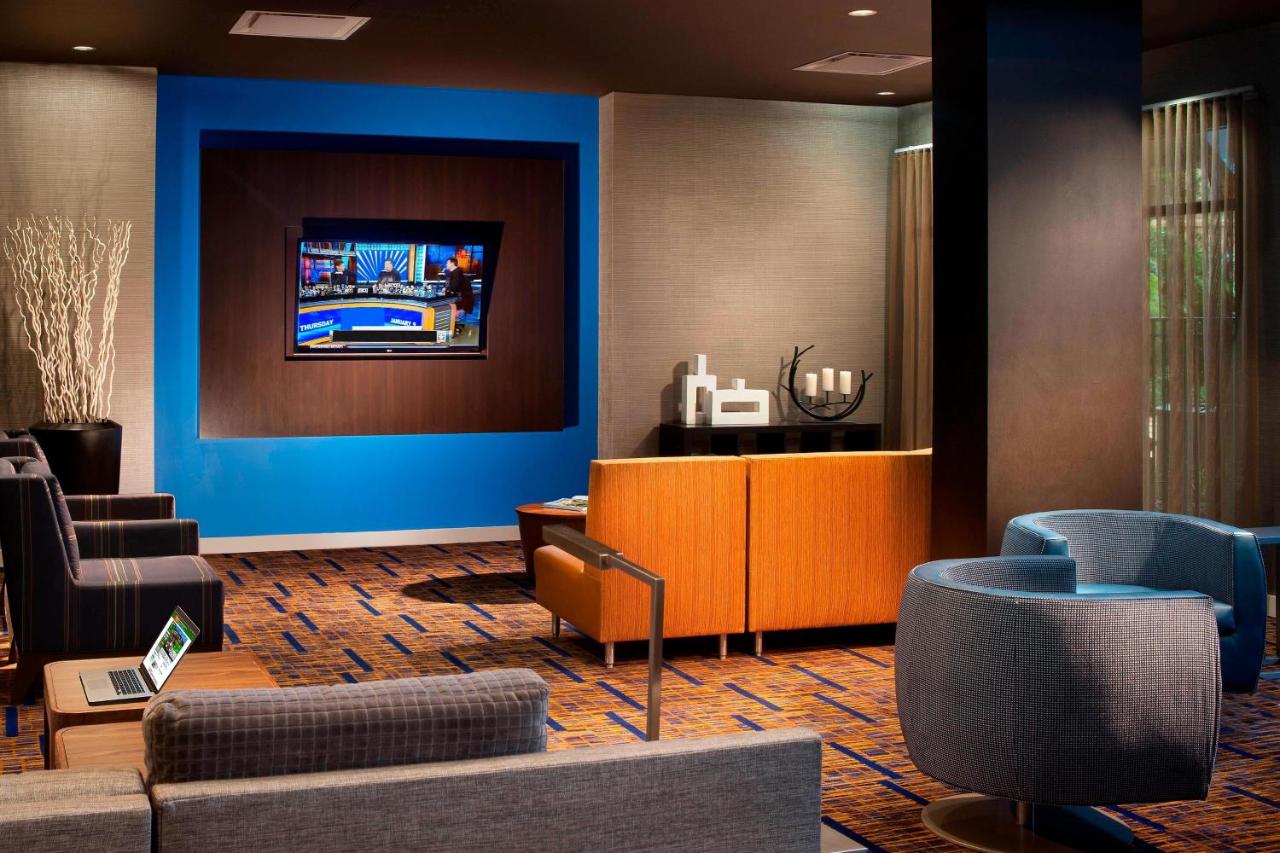 | Courtyard by Marriott Orlando Lake Buena Vista in the Marriott Village