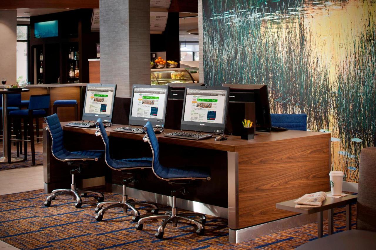 | Courtyard by Marriott Orlando Lake Buena Vista in the Marriott Village