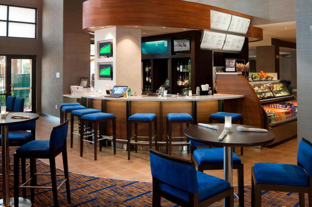 | Courtyard by Marriott Orlando Lake Buena Vista in the Marriott Village