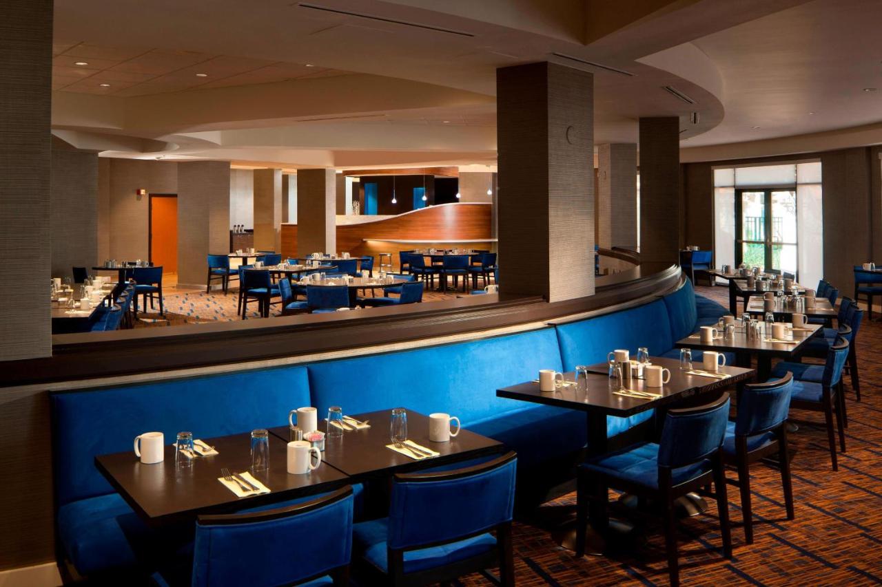 | Courtyard by Marriott Orlando Lake Buena Vista in the Marriott Village