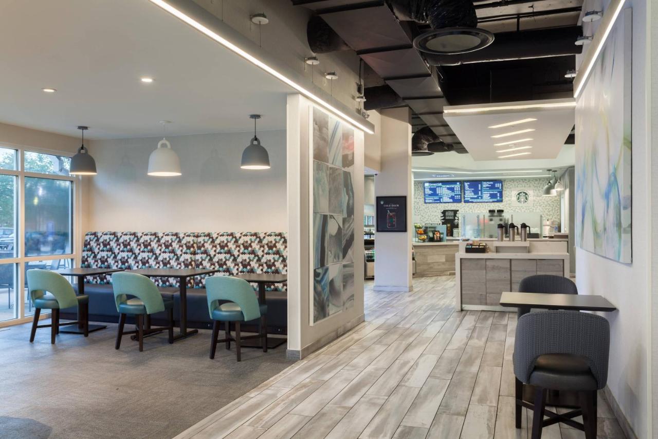 | Courtyard by Marriott Orlando Lake Buena Vista in the Marriott Village