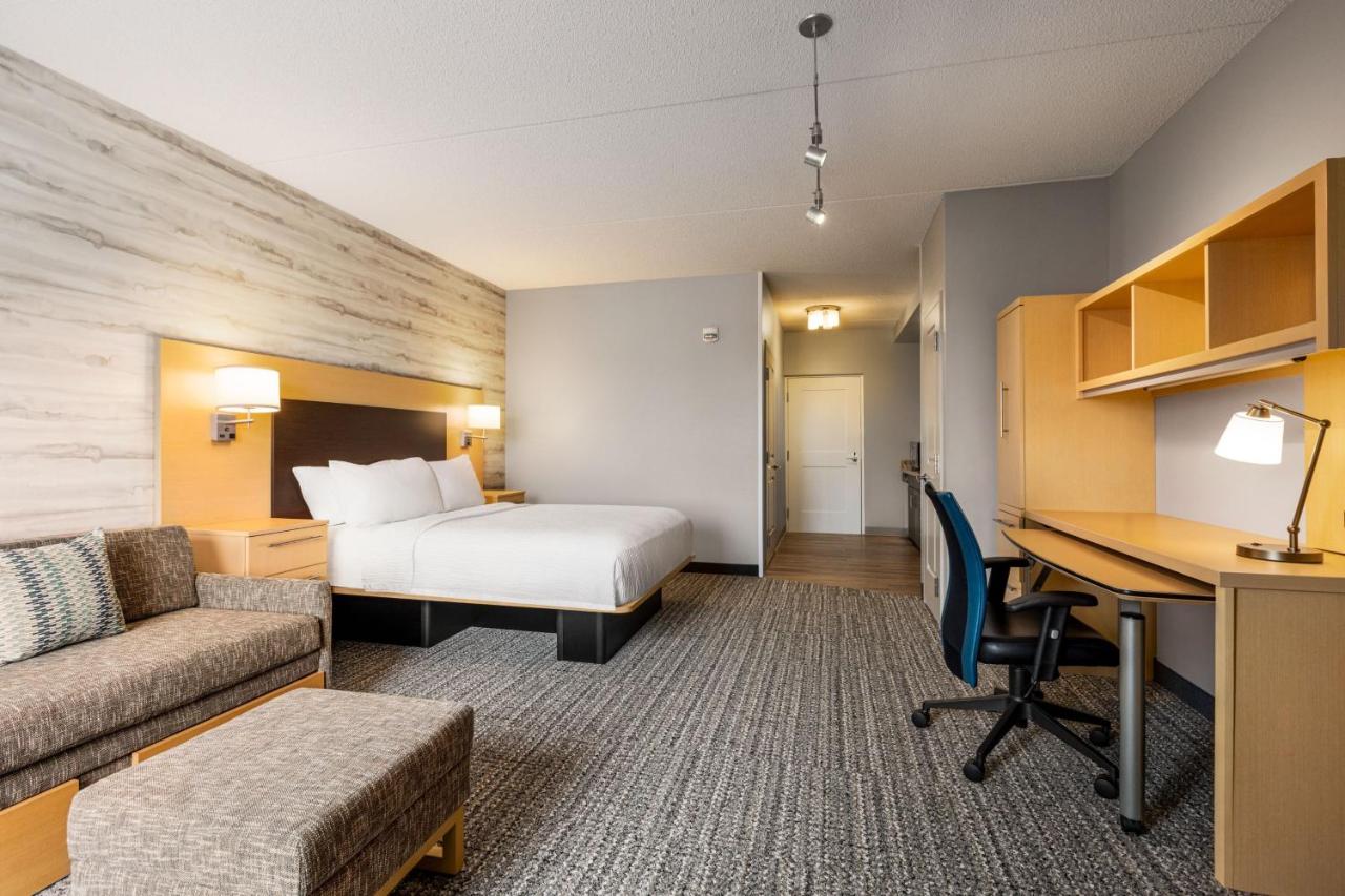Queen Studio with Sofa Bed at Towneplace Suites by Marriott Harrisburg West/Mechanicsburg