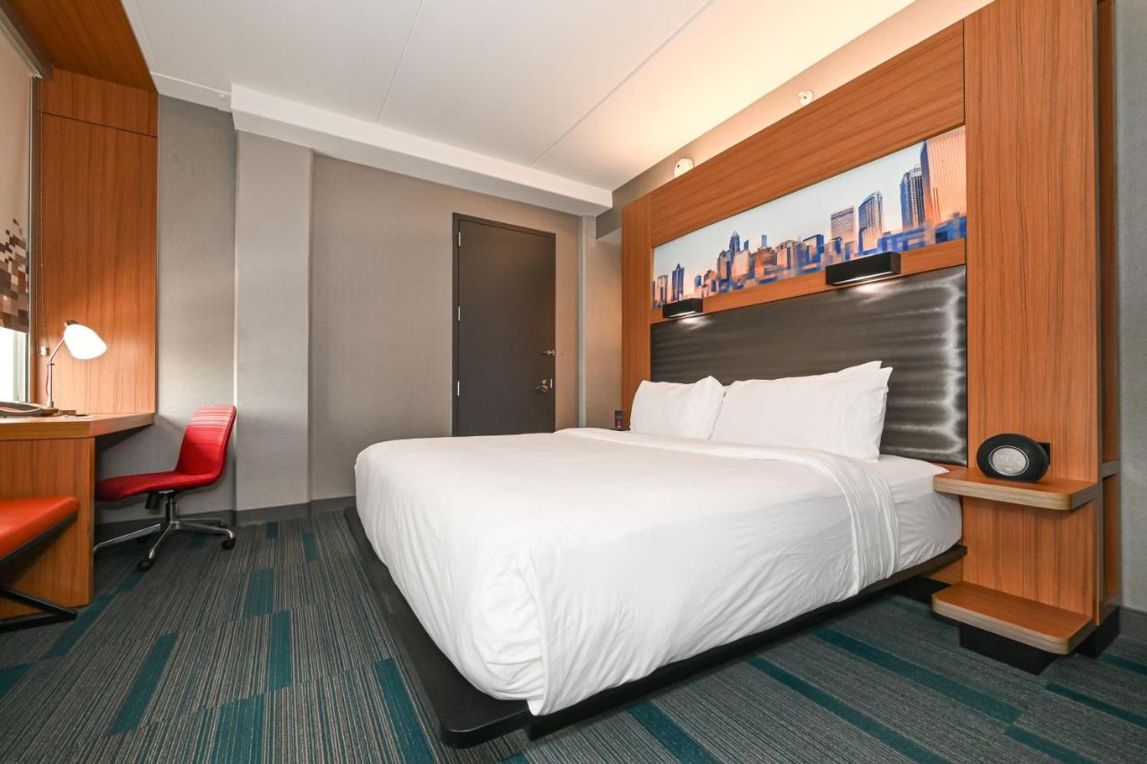 Aloft, Guest room, 1 King at Aloft by Marriott Charlotte City Center