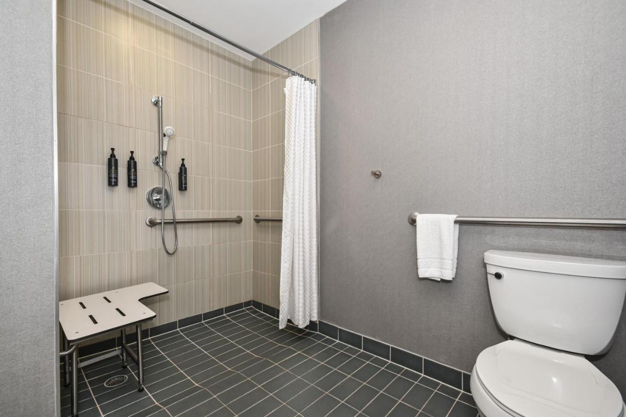 Aloft, Guest room, 1 King at Aloft by Marriott Charlotte City Center