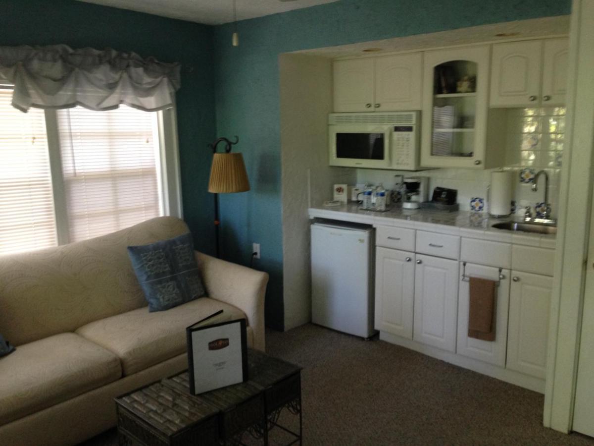 | Mango Inn Bed and Breakfast
