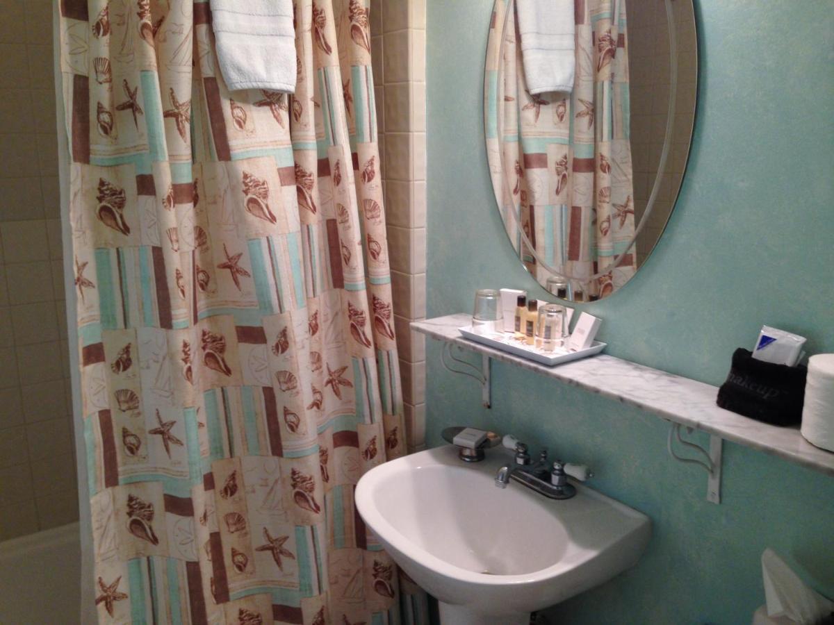 | Mango Inn Bed and Breakfast