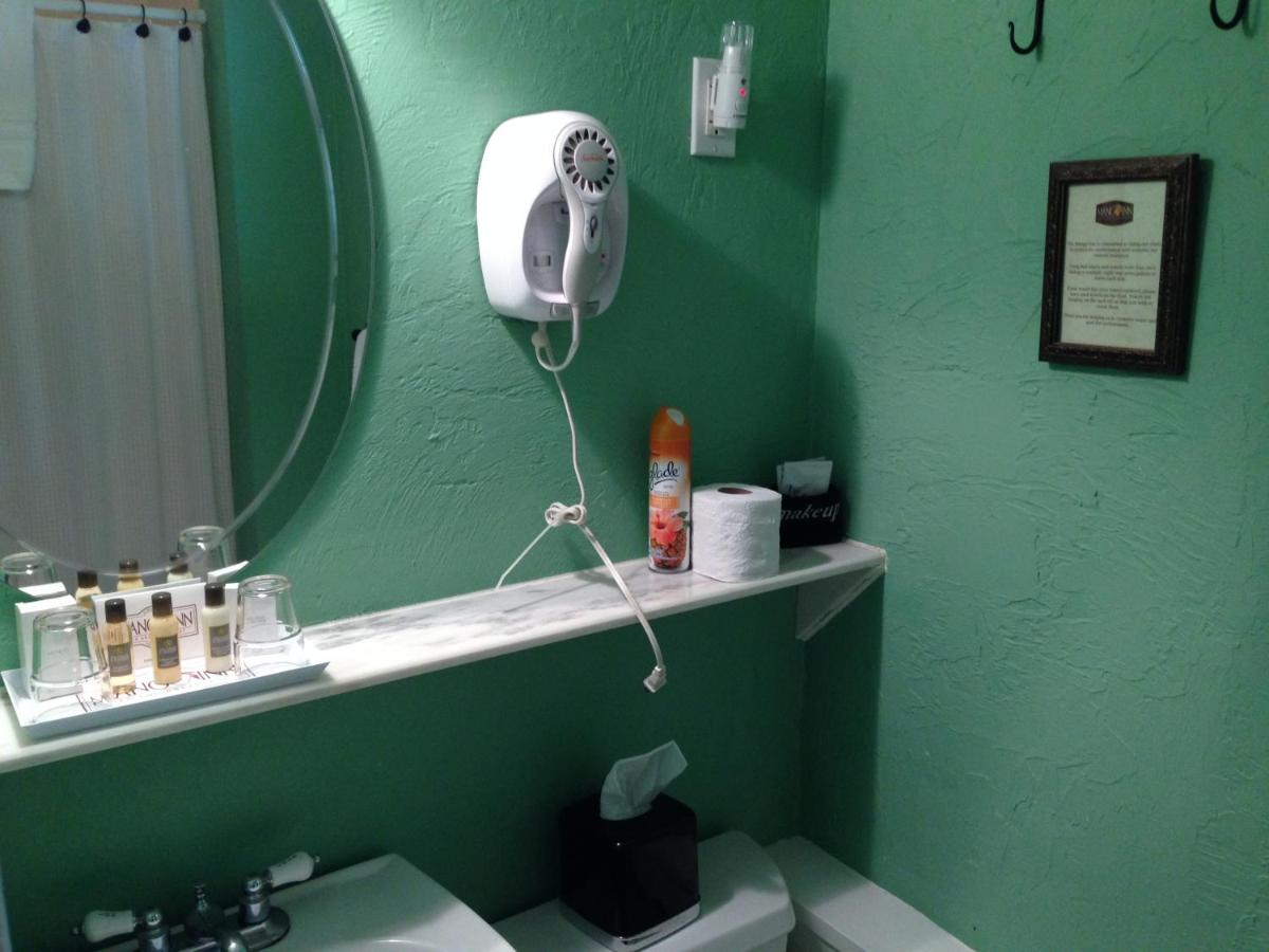 | Mango Inn Bed and Breakfast