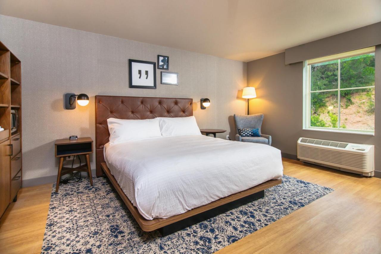 Traditional King Room at Four Points by Sheraton Deadwood