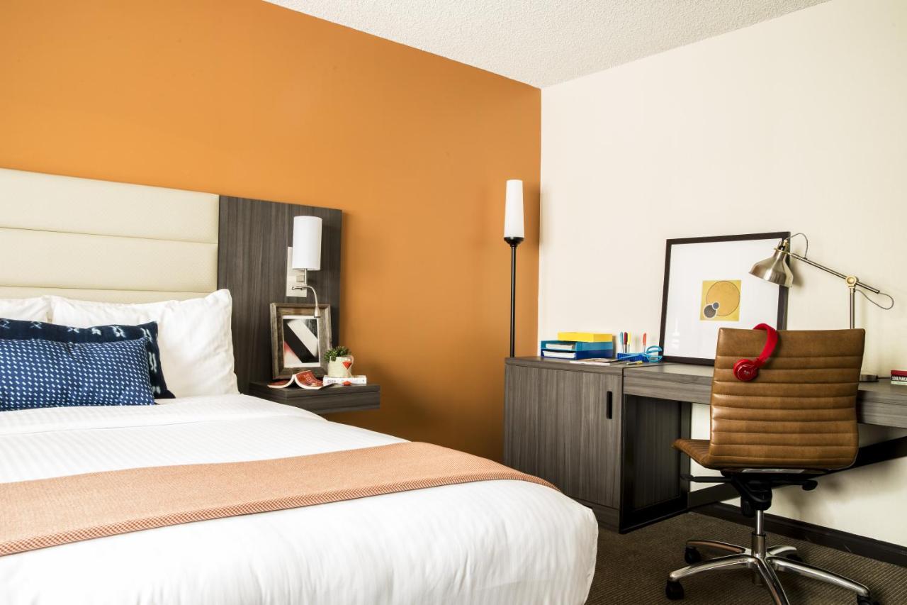 Queen Room at Hotel Avante - JDV by Hyatt