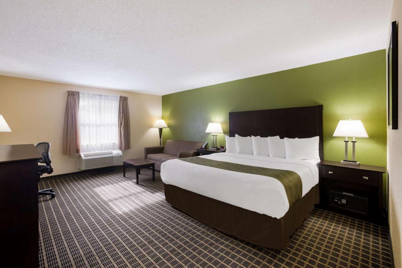 King Room - Non-Smoking at Quality Inn & Suites Big Rapids near University