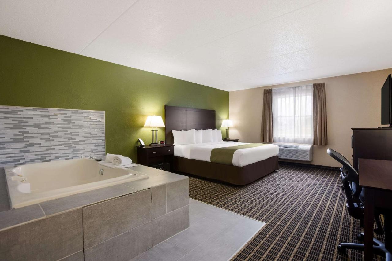 Superior King Room - Non Smoking at Quality Inn & Suites Big Rapids near University