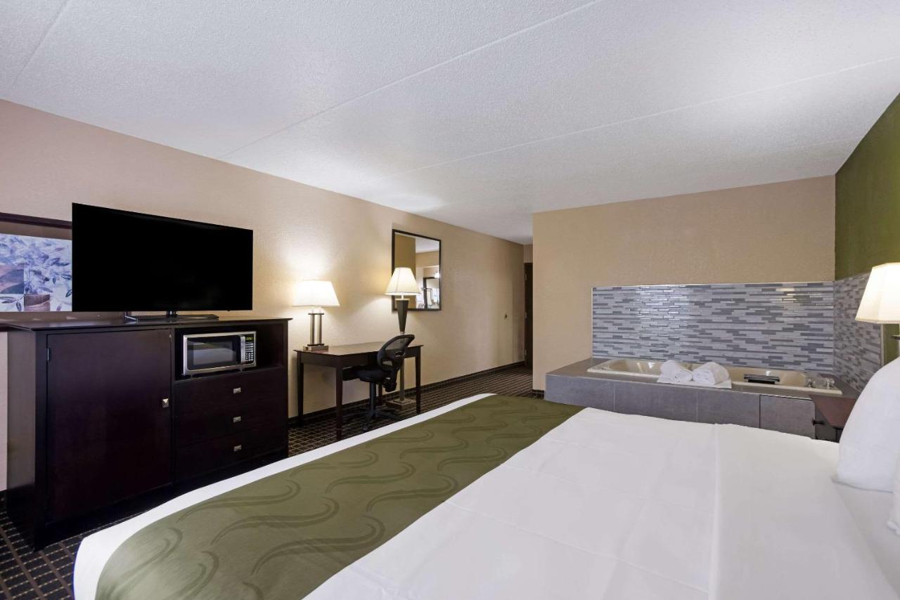 Superior King Room - Non Smoking at Quality Inn & Suites Big Rapids near University