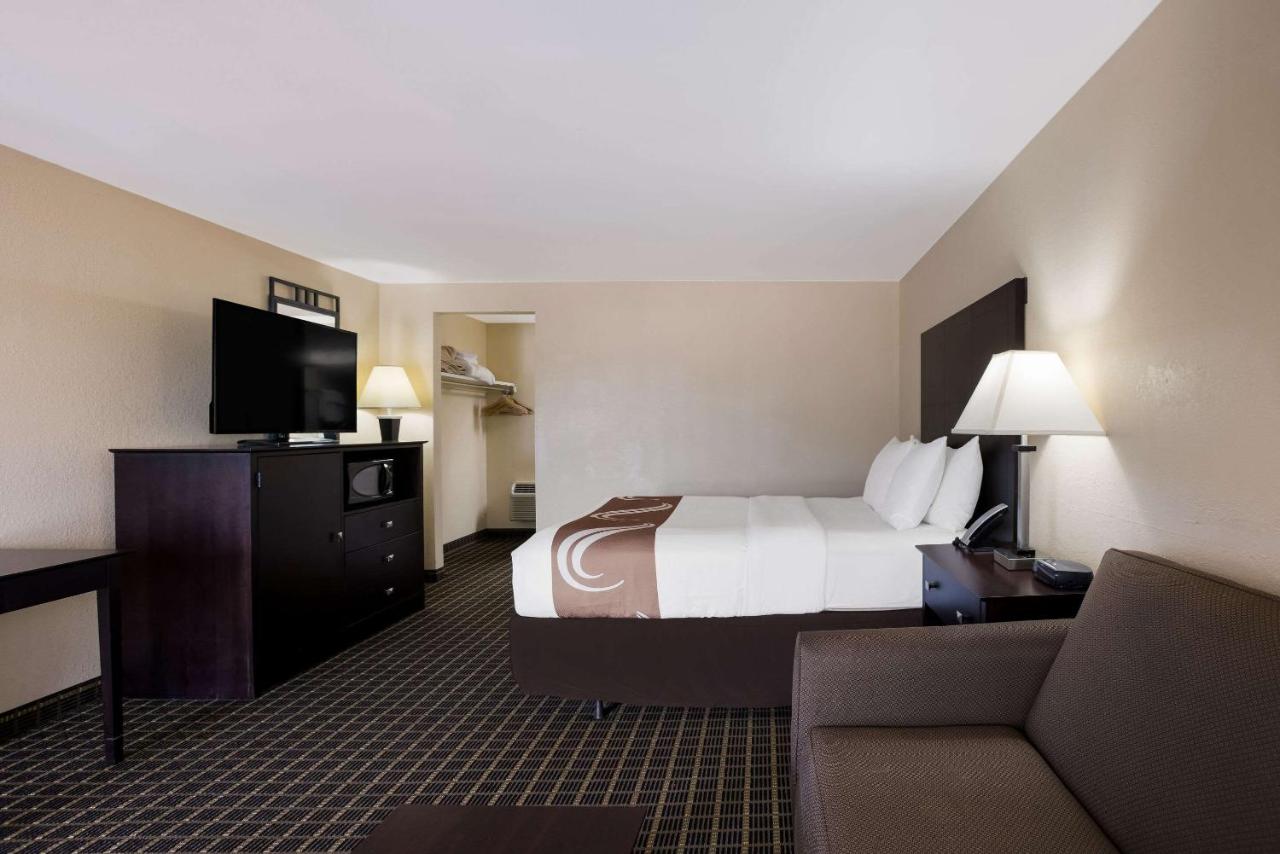 Queen Room - Non Smoking at Quality Inn & Suites Big Rapids near University