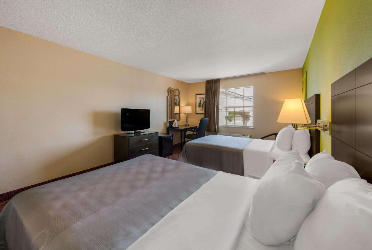 | Quality Inn Airport