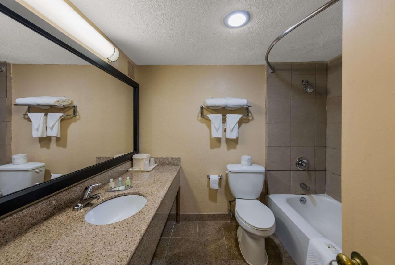 | Quality Inn Airport