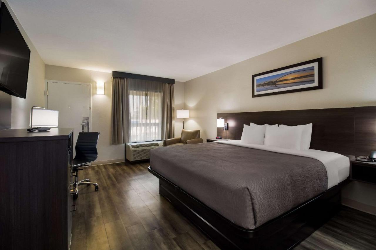 King Room - Non-Smoking at Quality Inn Coliseum