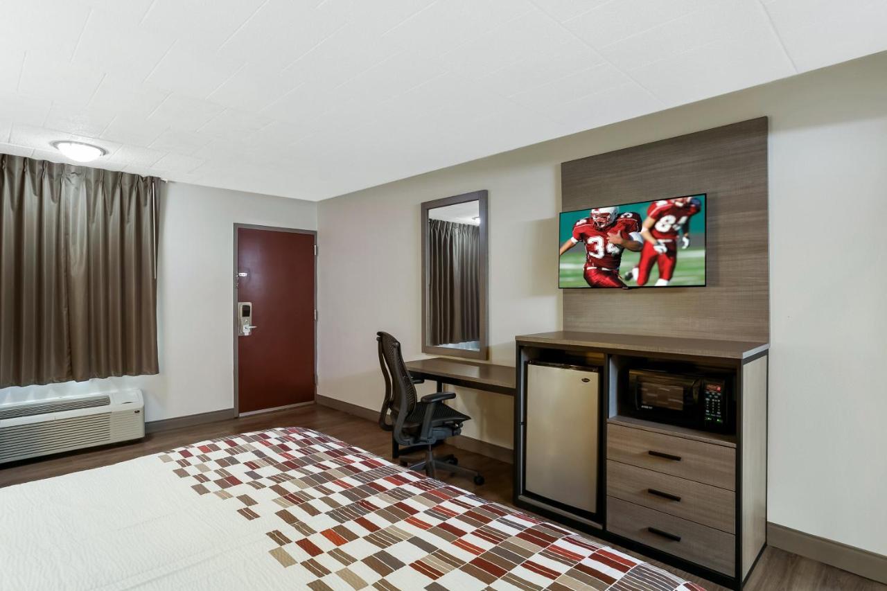 Superior King Room with Spa Bath Non-Smoking at Red Roof Inn Baltimore