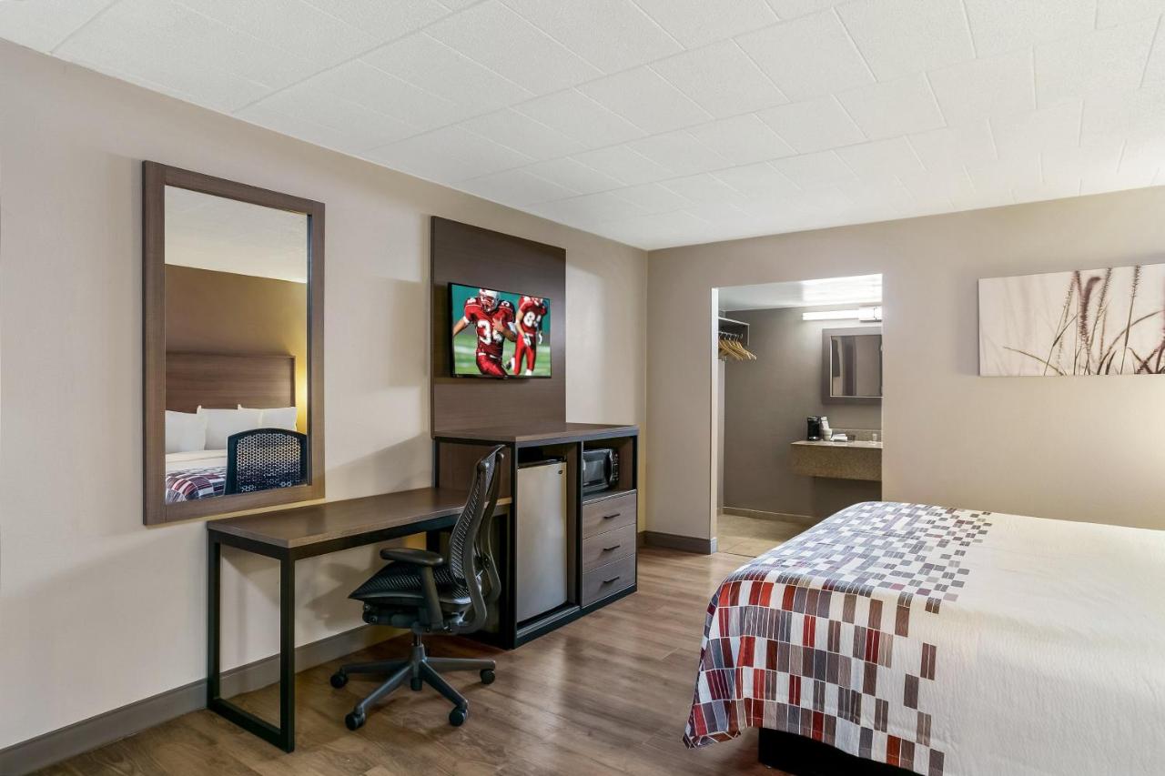 Superior King Room with Spa Bath Non-Smoking at Red Roof Inn Baltimore