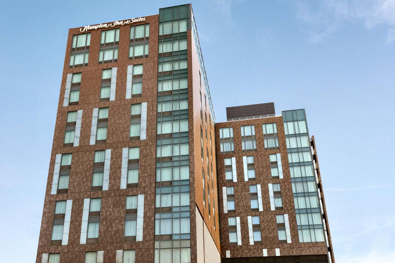  | Hampton Inn & Suites Washington, D.C. - Navy Yard