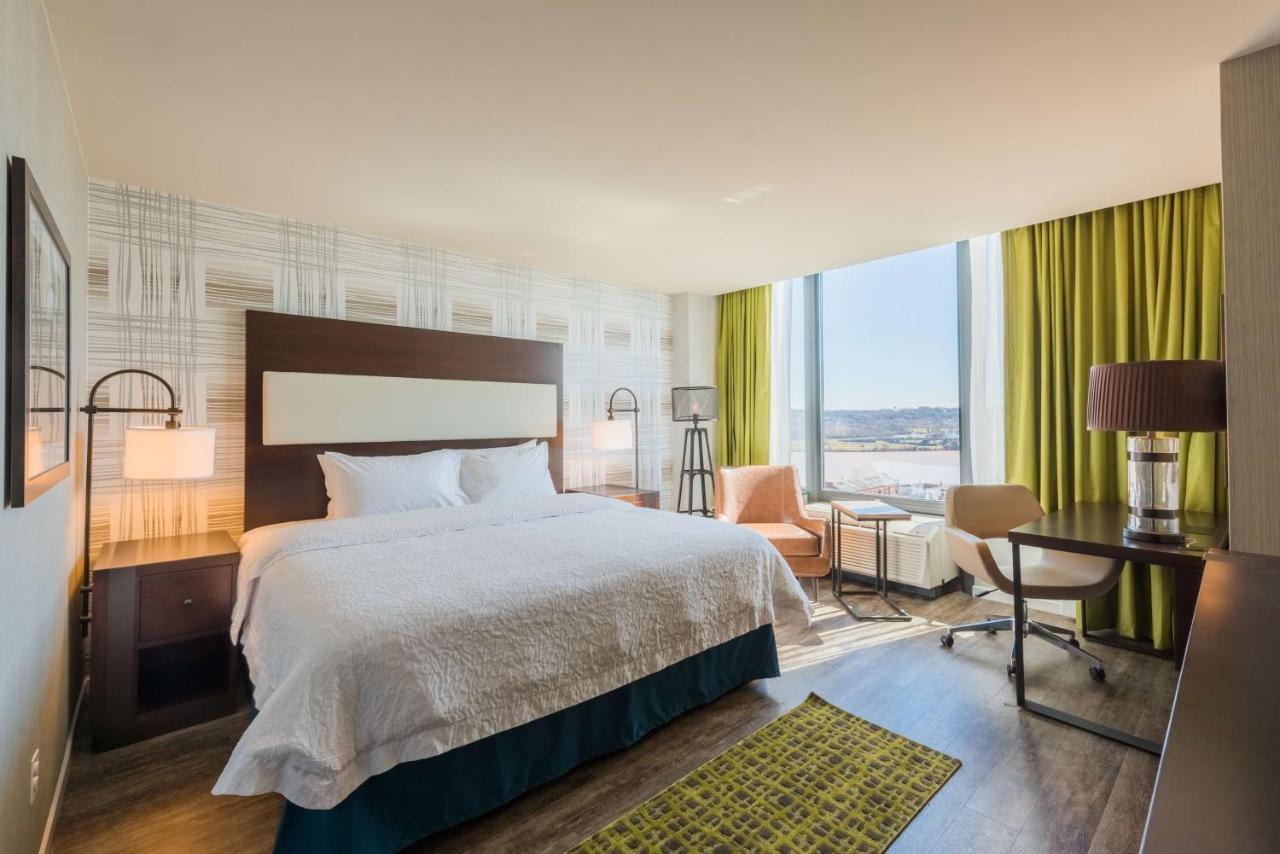  | Hampton Inn & Suites Washington, D.C. - Navy Yard