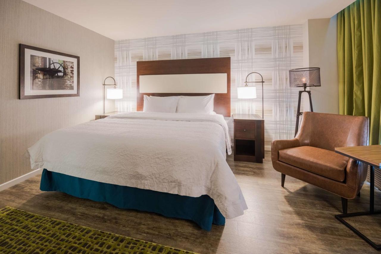  | Hampton Inn & Suites Washington, D.C. - Navy Yard