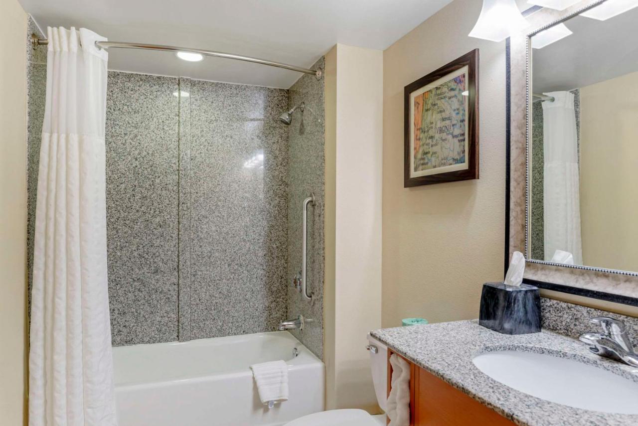 Efficiency Suite with One King Bed and Two Queen Beds - Non-Smoking at Comfort Suites At Virginia Center Commons