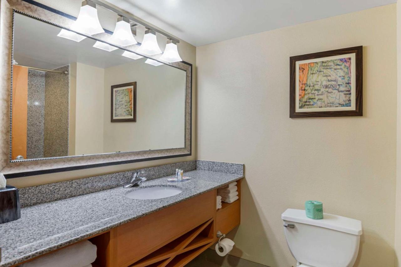 | Comfort Suites at Virginia Center Commons