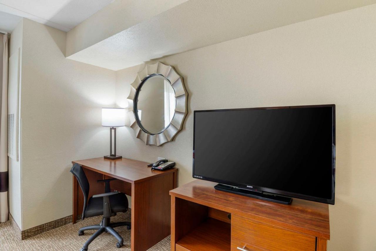 Queen Suite with Two Queen Beds - Non-Smoking at Comfort Suites At Virginia Center Commons