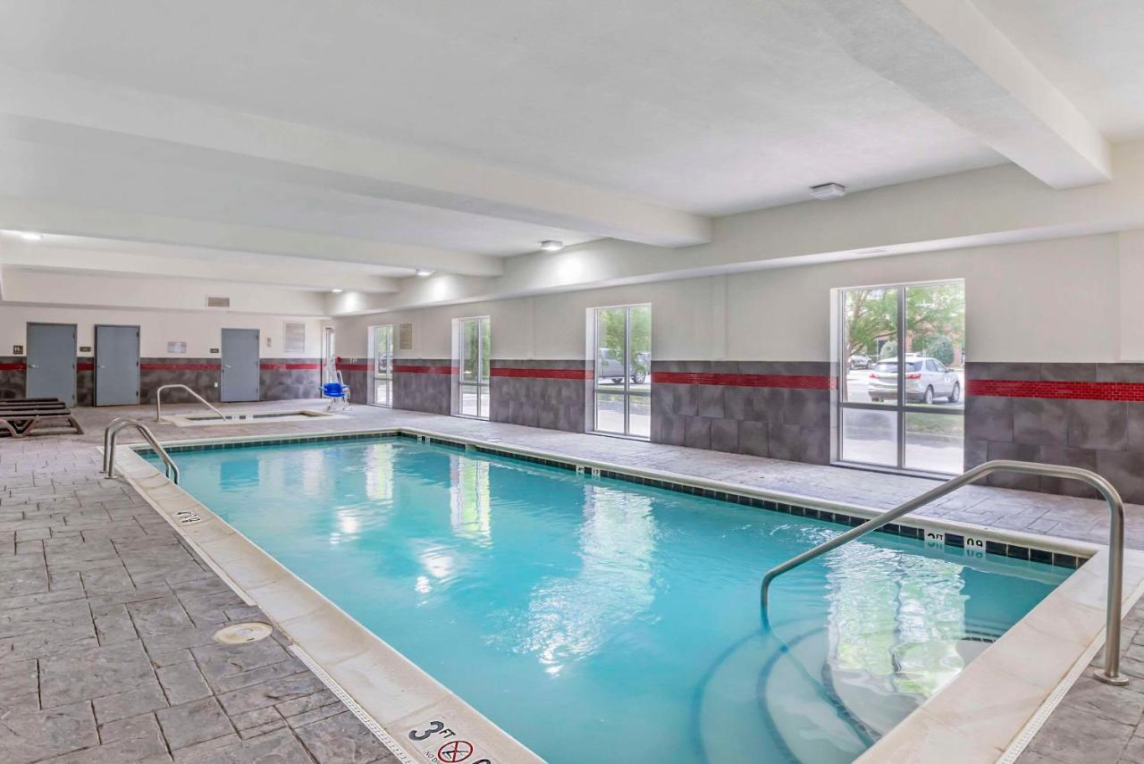 | Comfort Suites at Virginia Center Commons