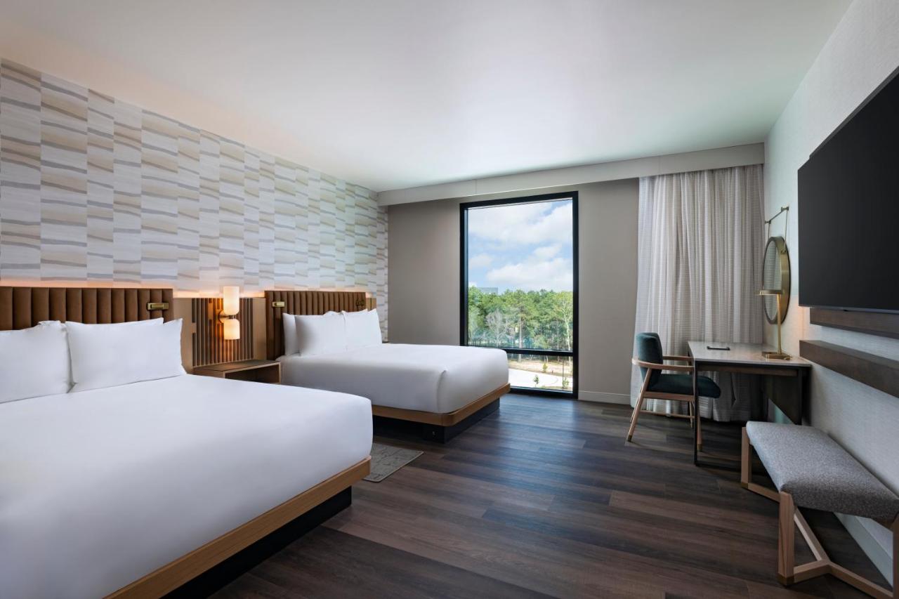 Queen Room with Two Queen Beds and Bath Tub - Mobility Accessible at Hyatt Regency Conroe