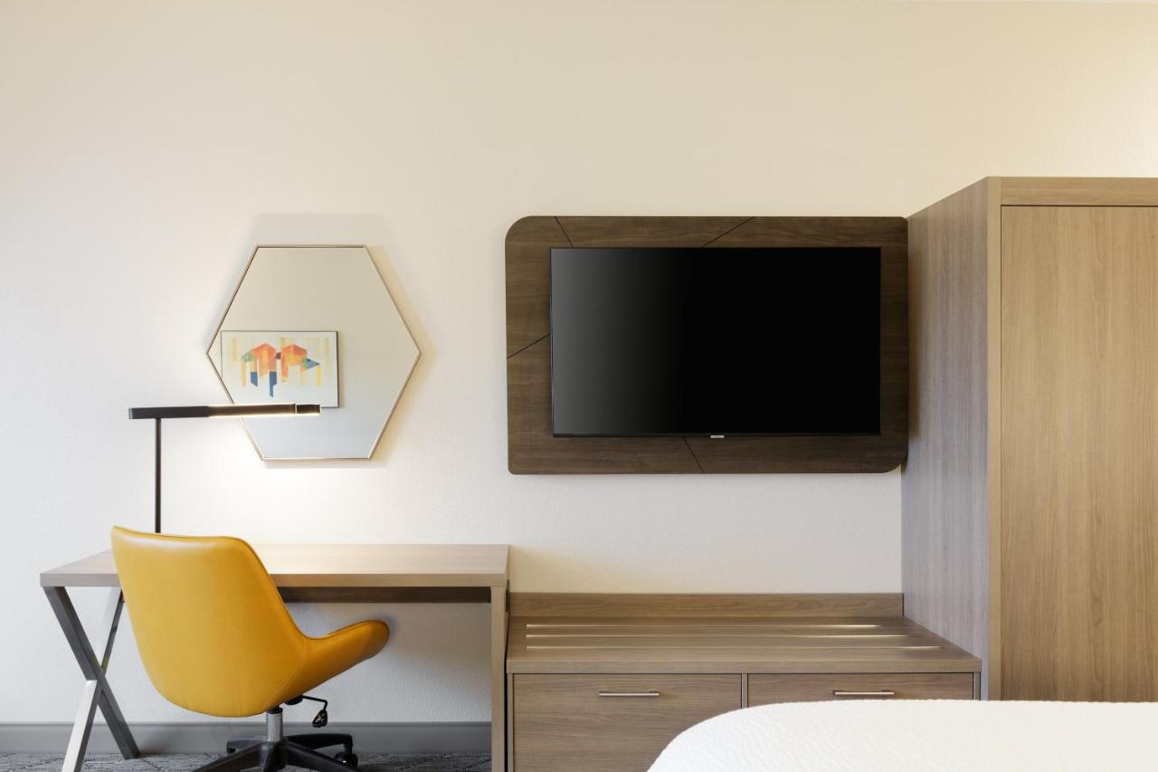 King Room with Bath Tub - Disability Access/Non-Smoking at Holiday Inn Express Toledo North by IHG